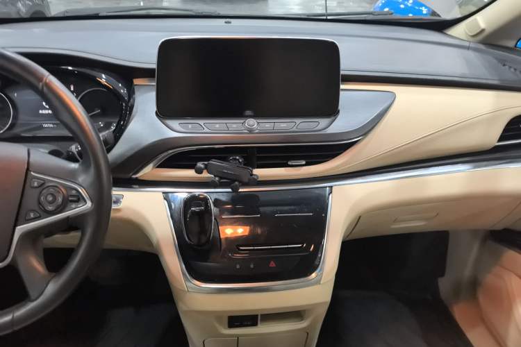 Used Buick GL8 2023 Facelifted Land Cruiser Executive Luxury Version Audio And AC Panel