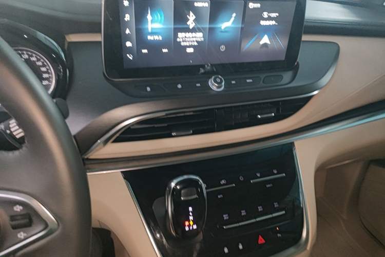 Used Buick GL8 2023 Facelifted Land Cruiser Executive Luxury Version Audio And AC Panel