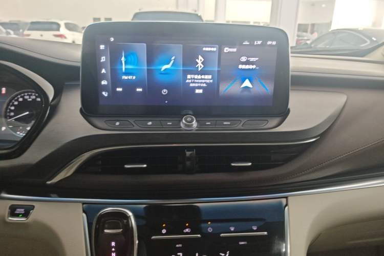 Used Buick GL8 2023 Land Executive Class 652T Luxury Model Audio And AC Panel