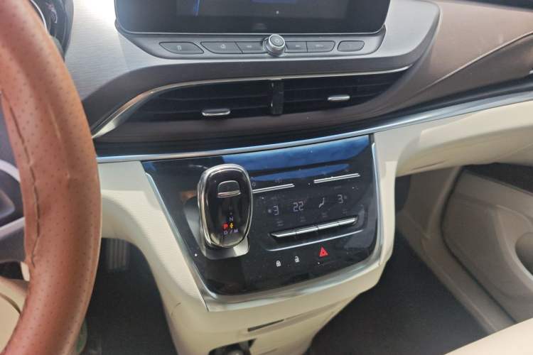 Used Buick GL8 2023 Land Executive Class Comfort Model Audio And AC Panel