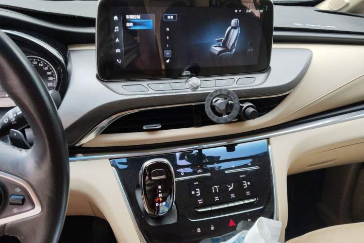 Used Buick GL8 2023 Facelifted Land Cruiser Executive Luxury Version Audio And AC Panel