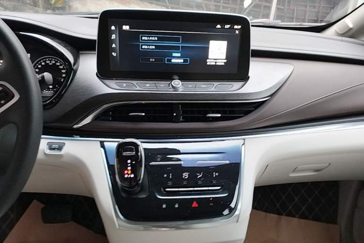 Used Buick GL8 2023 Land Executive Class Smart Enjoyment Model Audio And AC Panel