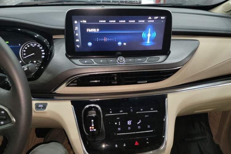 Used Buick GL8 2023 Facelifted Land Cruiser Executive Luxury Version Audio And AC Panel