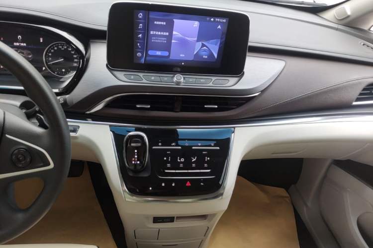 Used Buick GL8 2023 Land Executive Class Comfort Model Audio And AC Panel