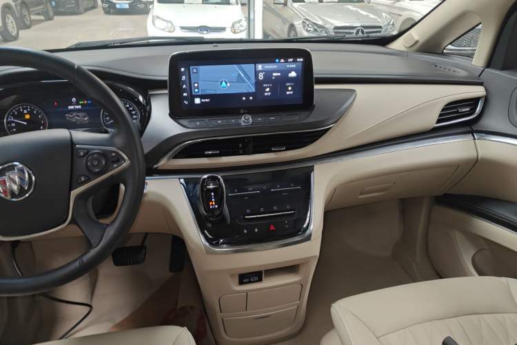 Used Buick GL8 2023 Facelifted Land Cruiser Executive Luxury Version Audio And AC Panel