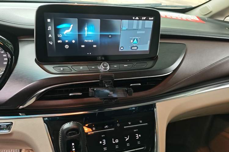 Used Buick GL8 2023 Land Executive Class Smart Enjoyment Model Audio And AC Panel