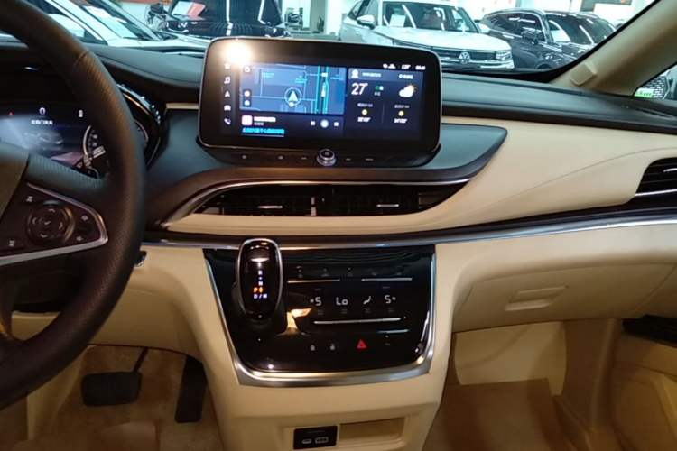 Used Buick GL8 2023 Facelifted Land Cruiser Executive Luxury Version Audio And AC Panel