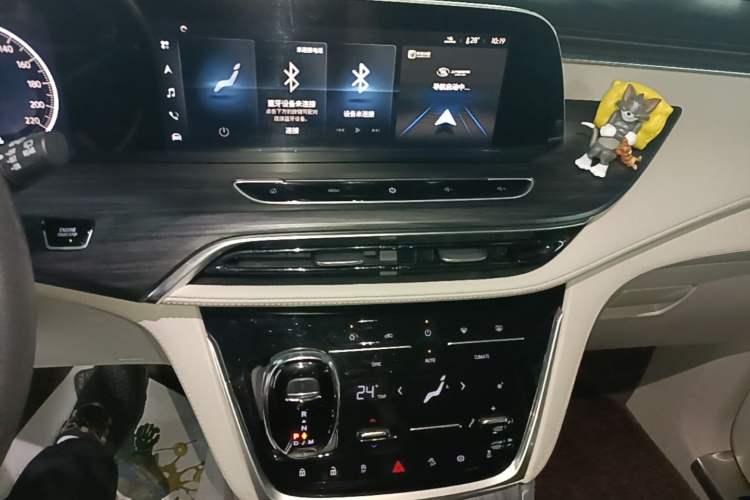 Used Buick GL8 2023 ES Lu Zun Comfort Model Audio And AC Panel