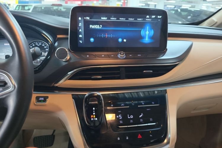 Used Buick GL8 2023 Facelifted Land Cruiser Executive Luxury Version Audio And AC Panel