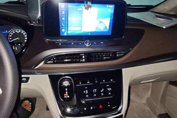 Used Buick GL8 2023 Land Executive Class Comfort Model Audio And AC Panel
