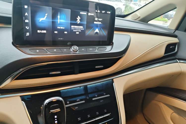 Used Buick GL8 2023 Land Executive Class 652T Luxury Model Audio And AC Panel