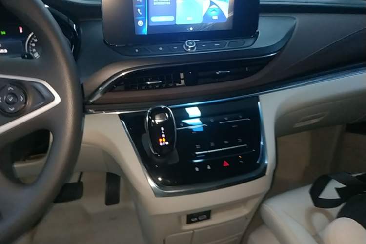 Used Buick GL8 2023 Land Executive Class Comfort Model Audio And AC Panel