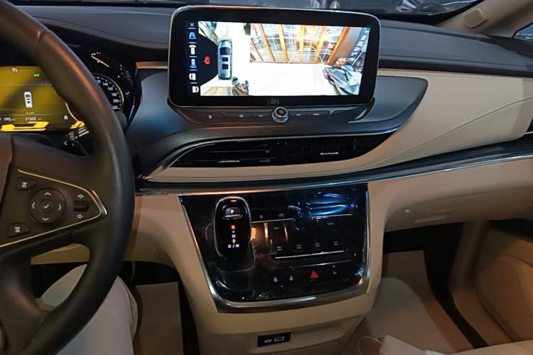 Used Buick GL8 2023 Facelifted Land Cruiser Executive Luxury Version Audio And AC Panel