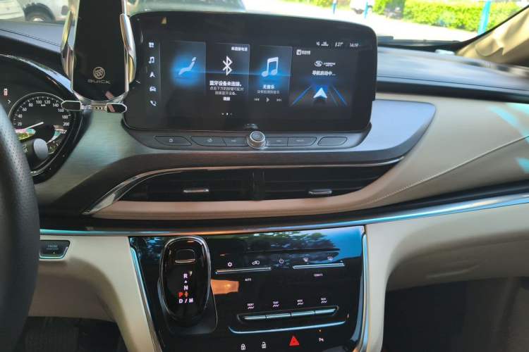 Used Buick GL8 2023 Facelifted Land Cruiser Executive Luxury Version Audio And AC Panel