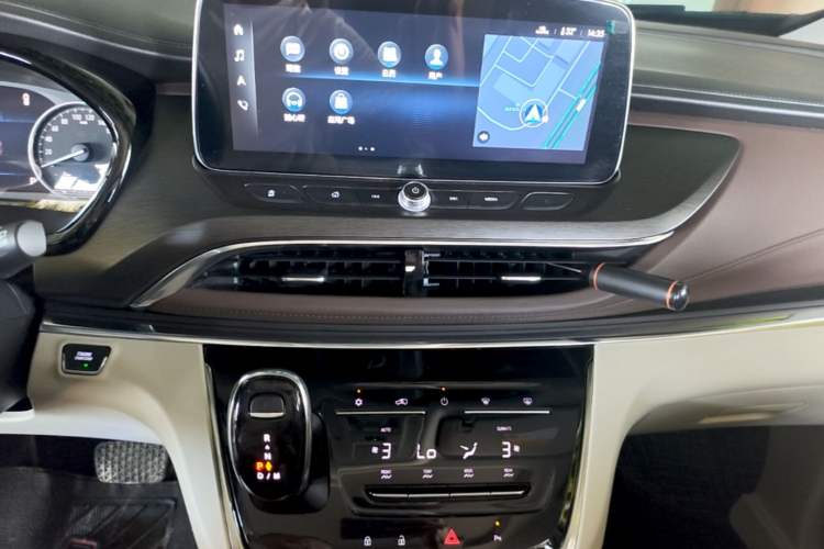 Used Buick GL8 2023 Land Executive Class Smart Enjoyment Model Audio And AC Panel