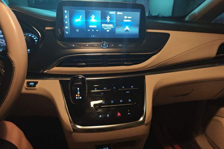 Used Buick GL8 2023 Facelifted Land Cruiser Executive Luxury Version Audio And AC Panel