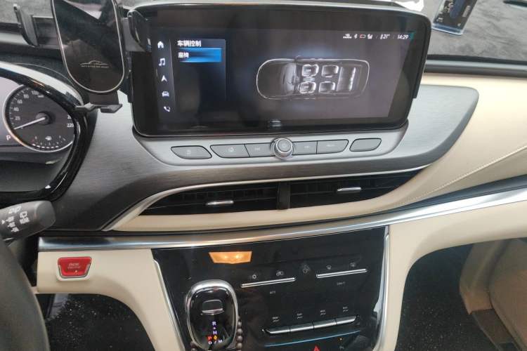 Used Buick GL8 2023 Facelifted Land Cruiser Executive Luxury Version Audio And AC Panel