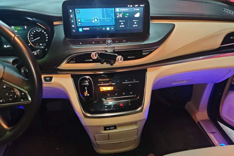 Used Buick GL8 2023 Facelifted Land Cruiser Executive Luxury Version Audio And AC Panel
