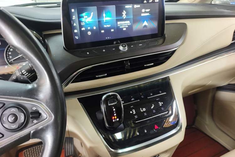 Used Buick GL8 2023 Facelifted Land Cruiser Executive Luxury Version Audio And AC Panel