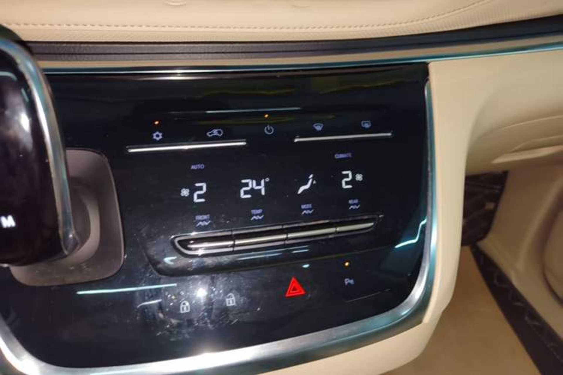 Used Buick GL8 2023 Facelifted Land Cruiser Executive Luxury Version Audio And AC Panel