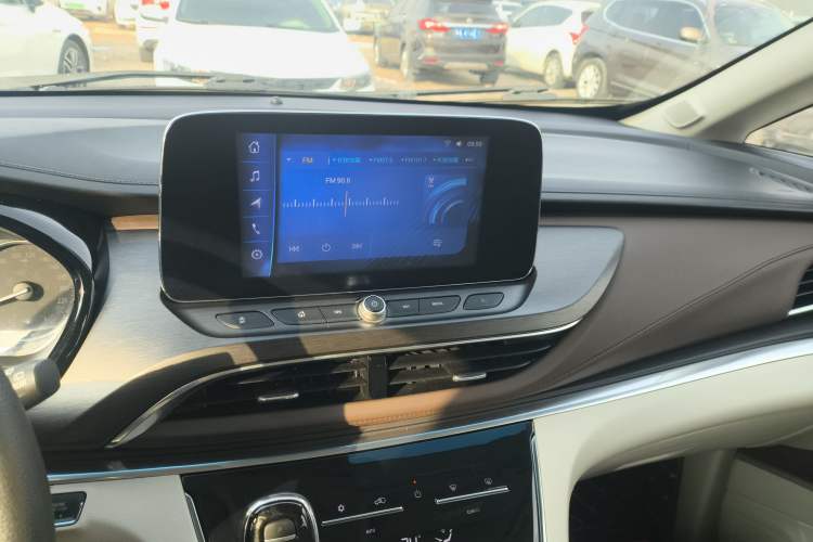 Used Buick GL8 2023 Land Executive Class Comfort Model Audio And AC Panel