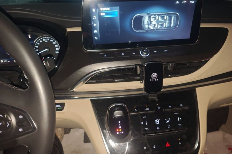 Used Buick GL8 2023 Facelifted Land Cruiser Executive Luxury Version Audio And AC Panel