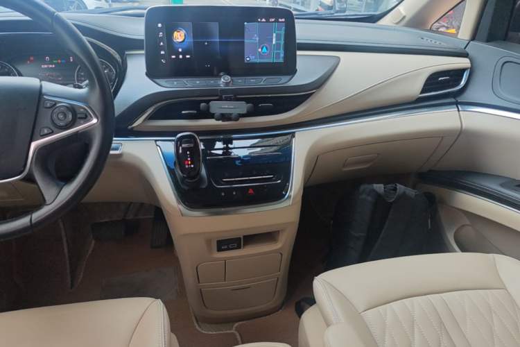 Used Buick GL8 2023 Facelifted Land Cruiser Executive Luxury Version Audio And AC Panel