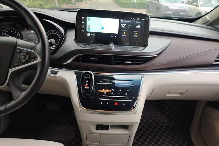 Used Buick GL8 2023 Land Executive Class 652T Luxury Model Audio And AC Panel