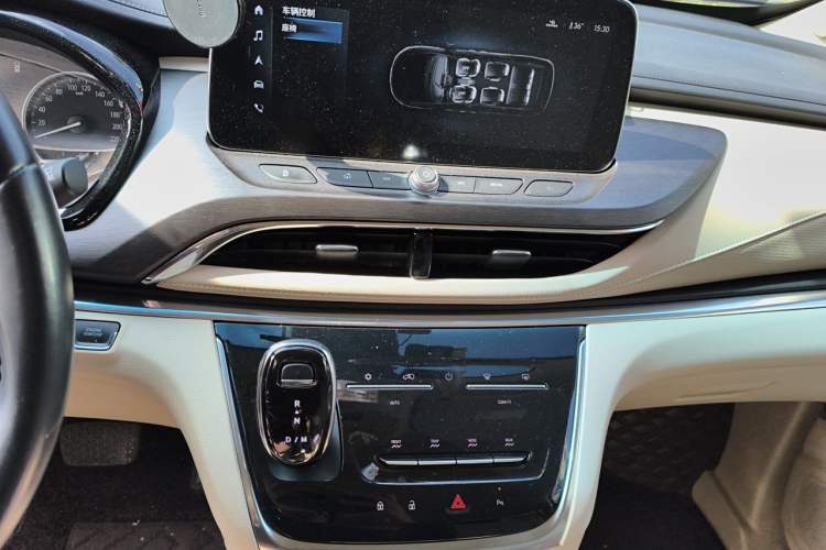 Used Buick GL8 2023 Facelifted Land Cruiser Executive Luxury Version Audio And AC Panel