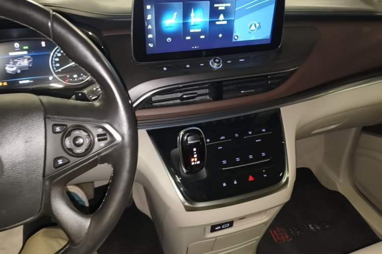 Used Buick GL8 2023 Land Executive Class 652T Luxury Model Audio And AC Panel