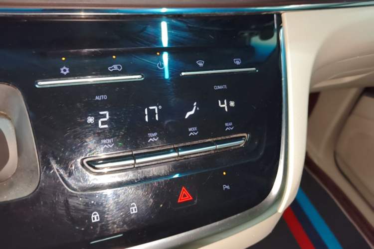 Used Buick GL8 2023 Land Executive Class Comfort Model Audio And AC Panel