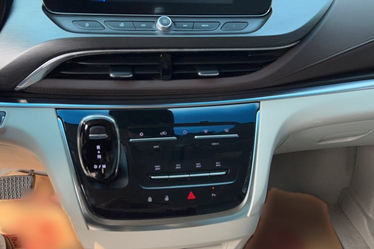 Used Buick GL8 2023 Land Executive Class Comfort Model Audio And AC Panel