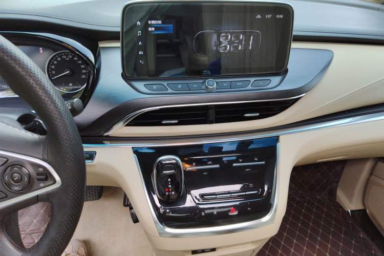 Used Buick GL8 2023 Facelifted Land Cruiser Executive Luxury Version Audio And AC Panel