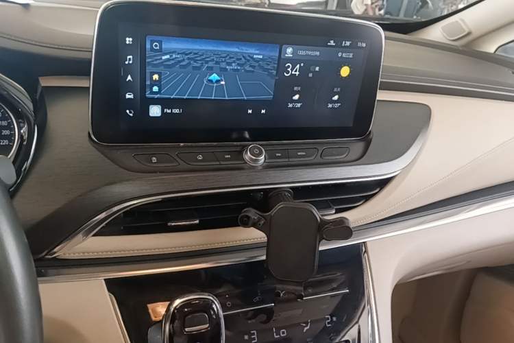 Used Buick GL8 2023 Facelifted Land Cruiser Executive Luxury Version Audio And AC Panel