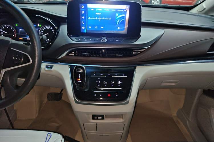 Used Buick GL8 2023 Land Executive Class Comfort Model Audio And AC Panel
