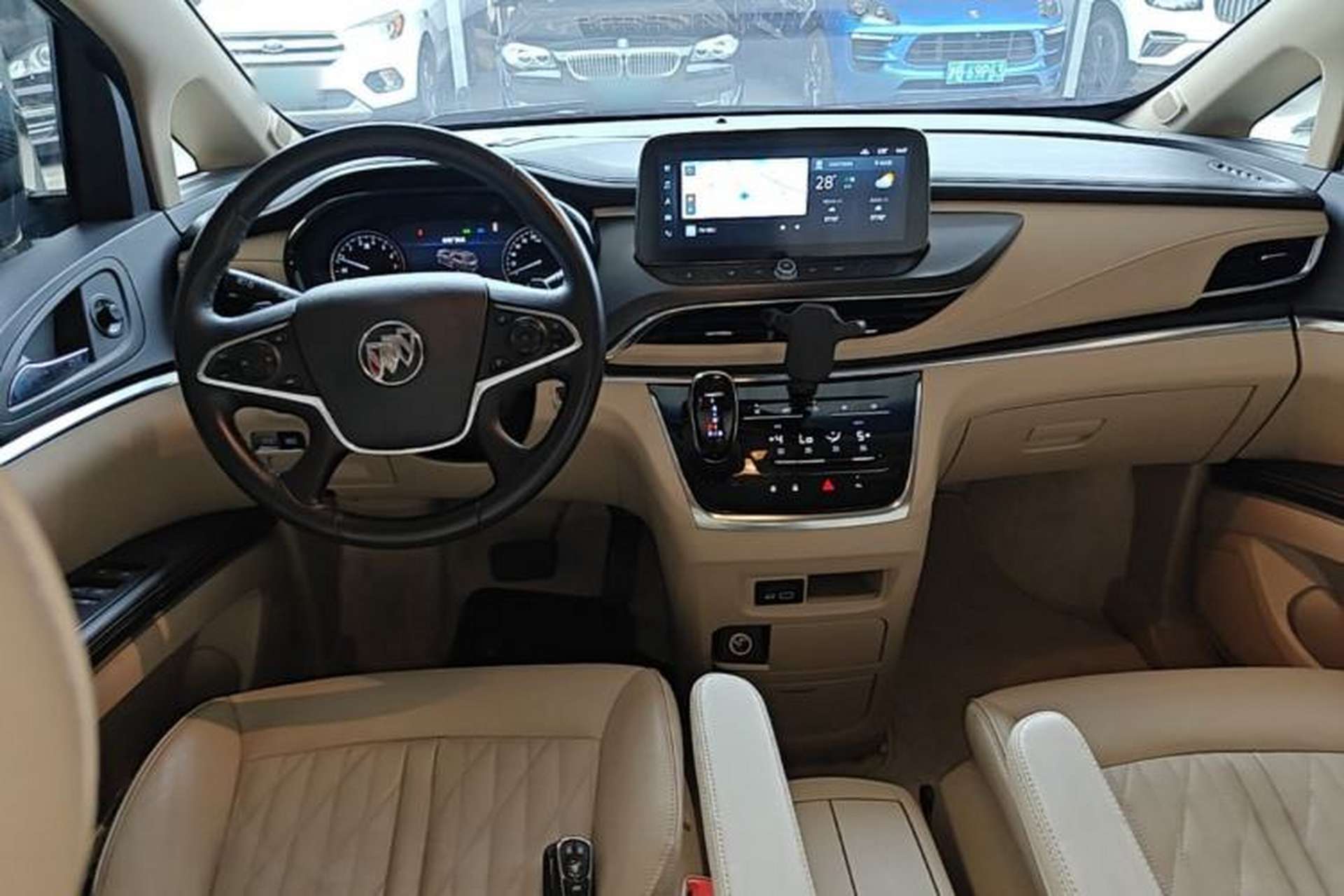 Used Buick GL8 2023 Facelifted Land Cruiser Executive Luxury Version Center Console