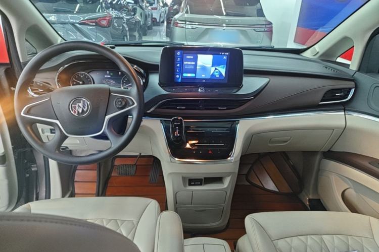 Used Buick GL8 2023 Land Executive Class Comfort Model Center Console