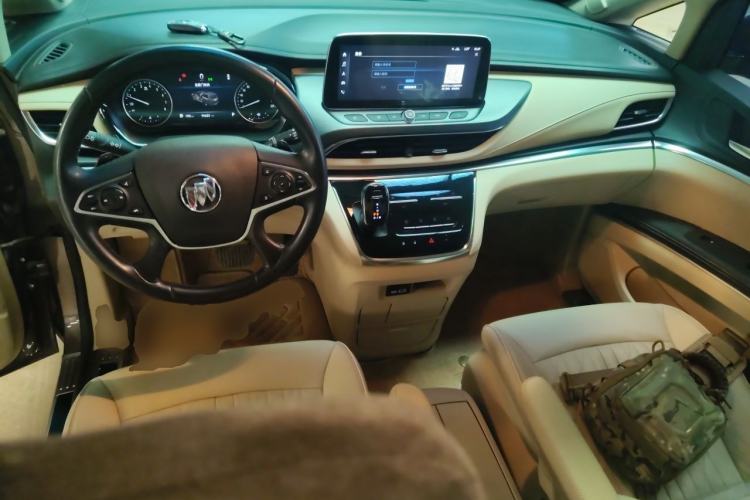 Used Buick GL8 2023 Facelifted Land Cruiser Executive Luxury Version Center Console