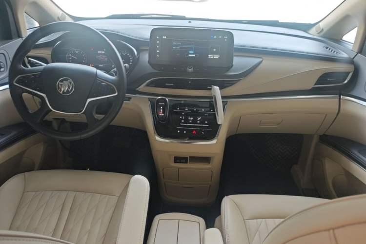 Used Buick GL8 2023 Facelifted Land Cruiser Executive Luxury Version Center Console