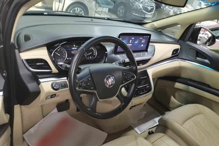 Used Buick GL8 2023 Facelifted Land Cruiser Executive Luxury Version Center Console