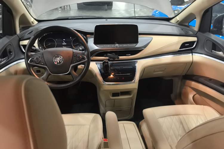 Used Buick GL8 2023 Facelifted Land Cruiser Executive Luxury Version Center Console