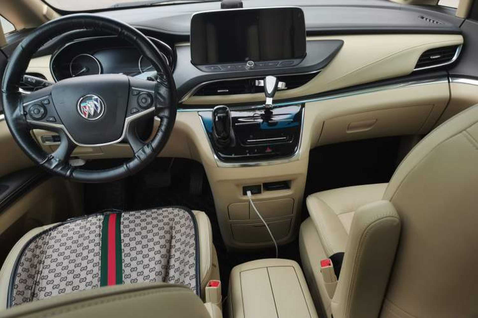 Used Buick GL8 2023 Facelifted Land Cruiser Executive Luxury Version Center Console