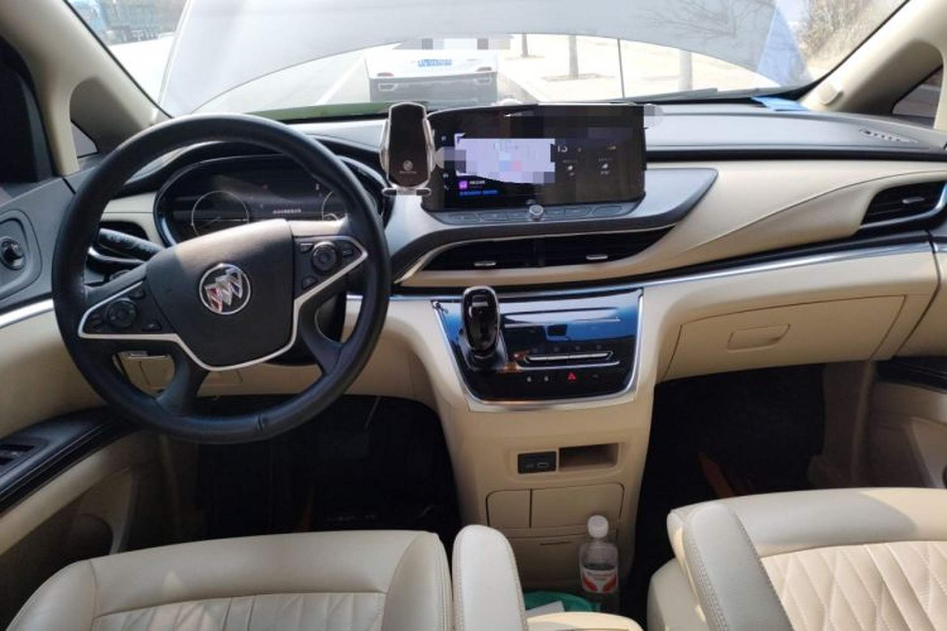 Used Buick GL8 2023 Facelifted Land Cruiser Executive Luxury Version Center Console