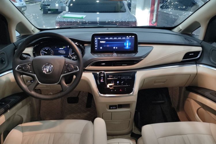 Used Buick GL8 2023 Facelifted Land Cruiser Executive Luxury Version Center Console