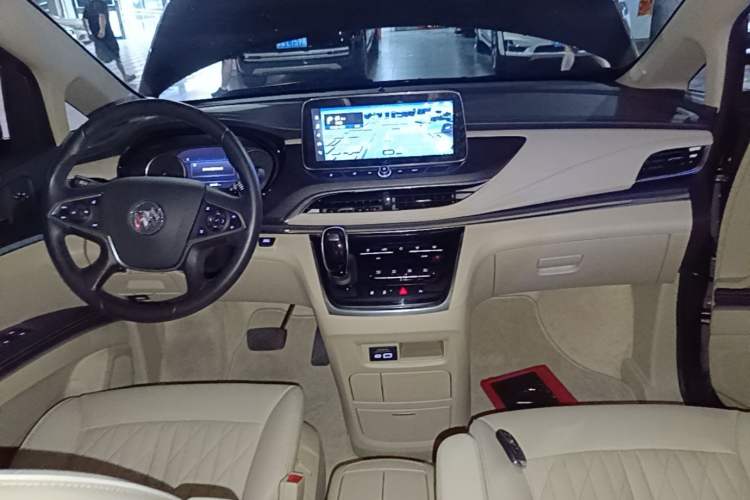 Used Buick GL8 2023 Facelifted Land Cruiser Executive Luxury Version Center Console