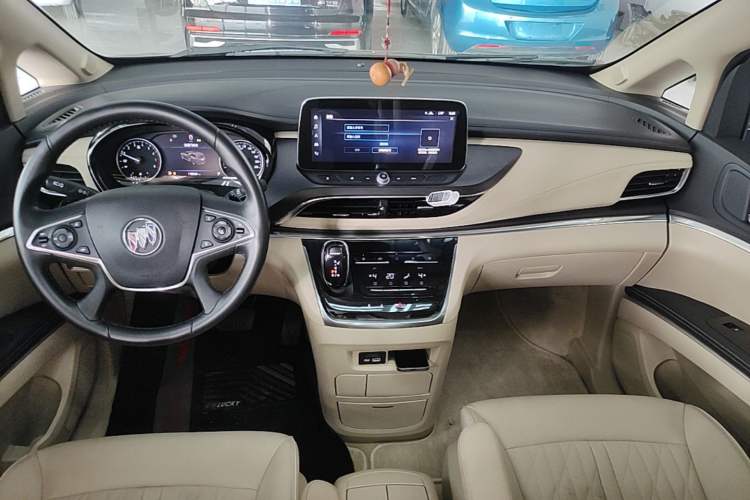 Used Buick GL8 2023 Facelifted Land Cruiser Executive Luxury Version Center Console