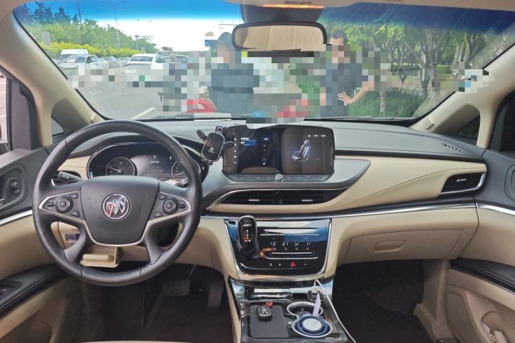 Used Buick GL8 2023 Facelifted Land Cruiser Executive Luxury Version Center Console