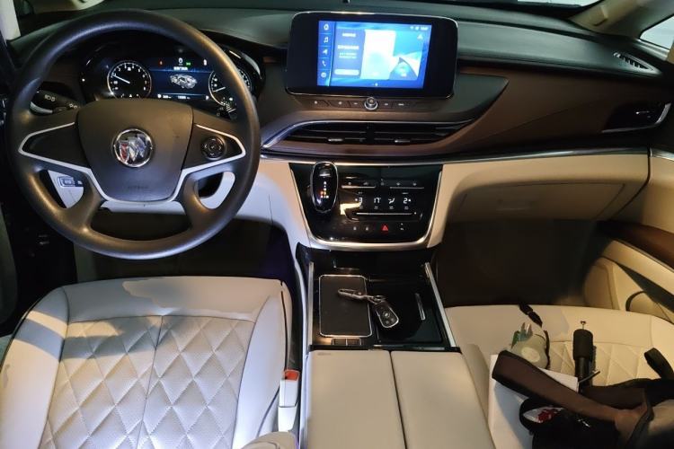 Used Buick GL8 2023 Land Executive Class Comfort Model Center Console