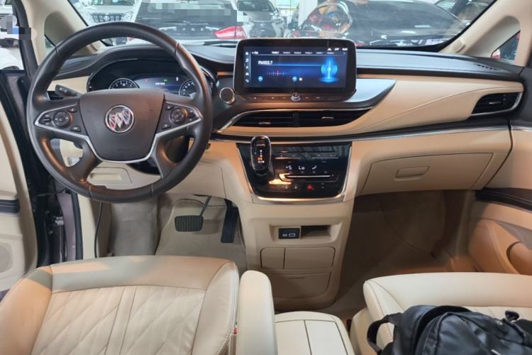 Used Buick GL8 2023 Facelifted Land Cruiser Executive Luxury Version Center Console