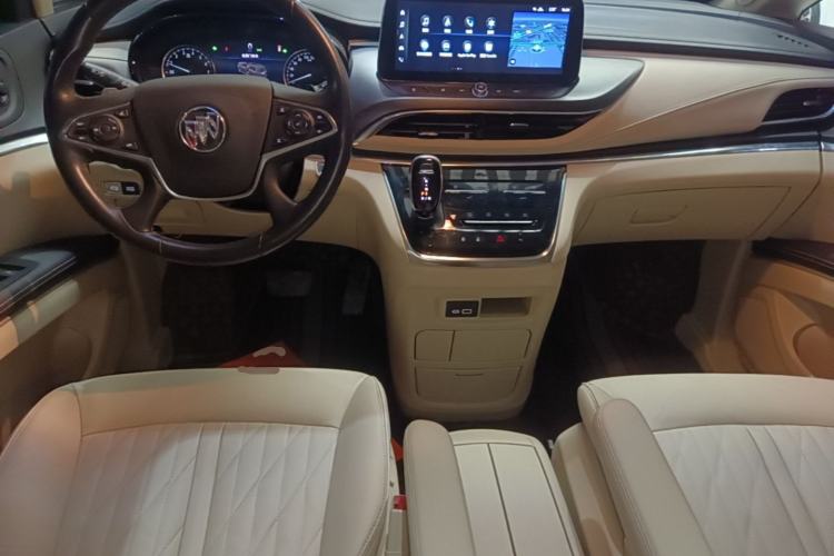 Used Buick GL8 2023 Facelifted Land Cruiser Executive Luxury Version Center Console